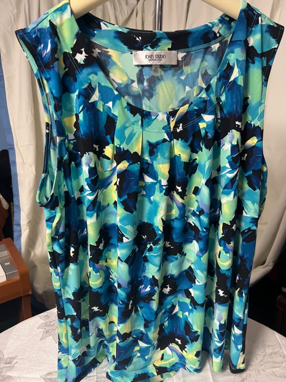 Jones Studio Teal, Navy & Aqua Floral Tank